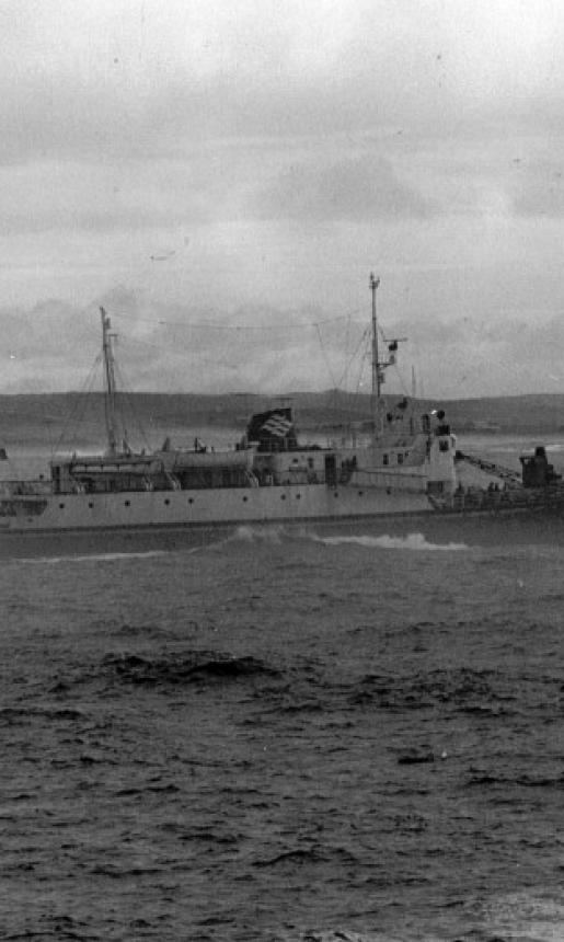 Image: black and white, Hopedale